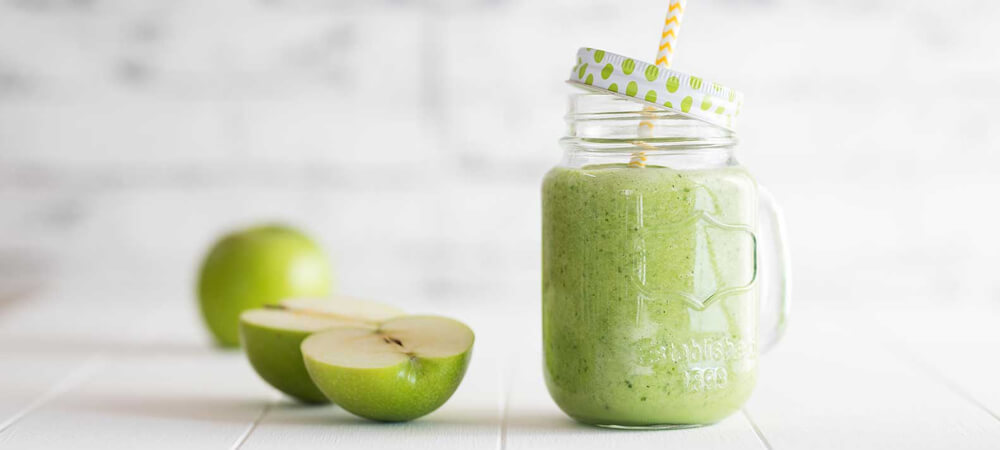 Green smoothie and sliced apple